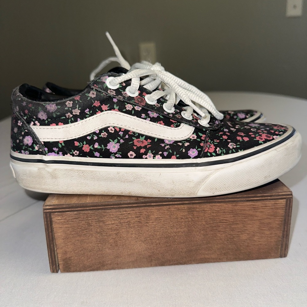 Vans • Liberty Floral Ditsy Low Top Sneakers Size 6 - Picture 2 of 8